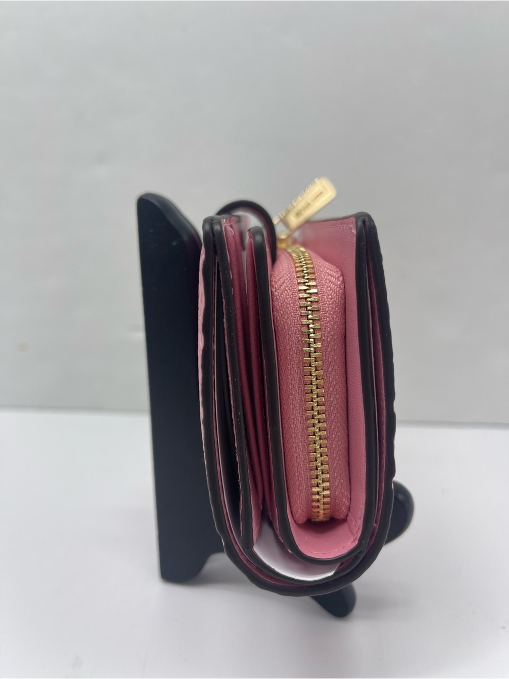Michael KORS Jet Set Travel Md Zip CN Logo Debossed Bifold Wallet
Carnation 
NWT - Picture 4 of 16